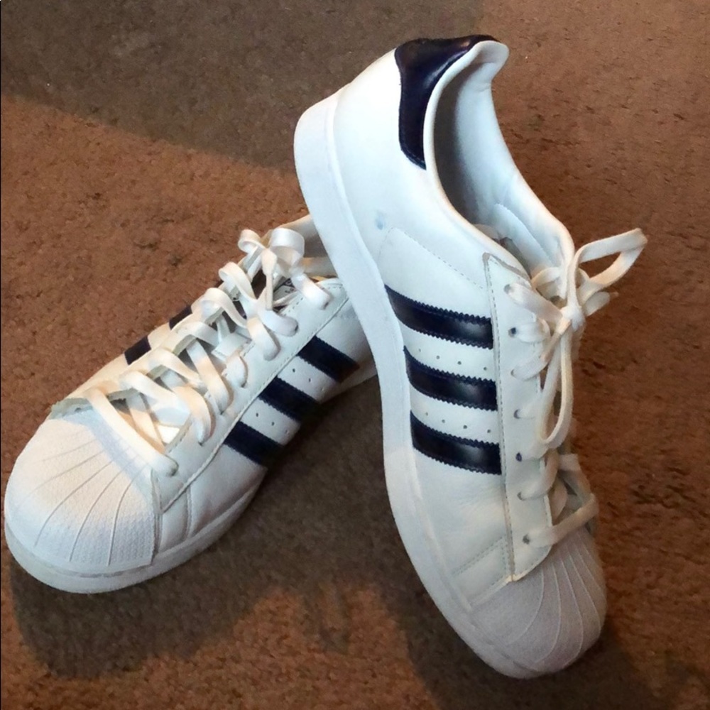 Original navy stripe Adidas mens sneakers.Size 11.